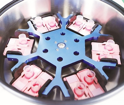 Centrifugatrice a scarico di cellule citospiniche da banco che opera a 2000 r/min