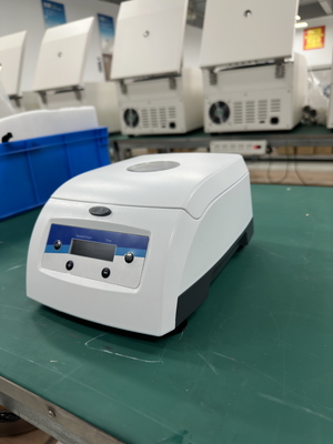 Centrifugatrice per tubi capillari ad alta velocità Microematocrite 500-12000 giri al minuto Regolabile