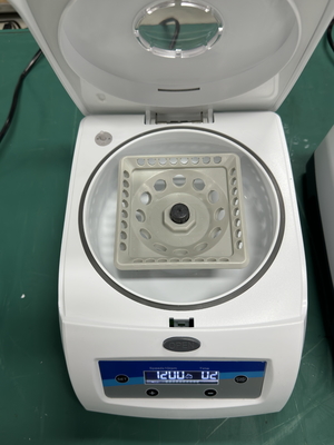 Centrifugatrice per tubi capillari ad alta velocità Microematocrite 500-12000 giri al minuto Regolabile