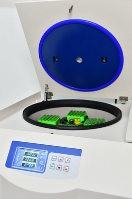 Centrifughe frigorifere ad alta velocità di laboratorio di grande capacità 4*750 ml con velocità regolabile e basso rumore