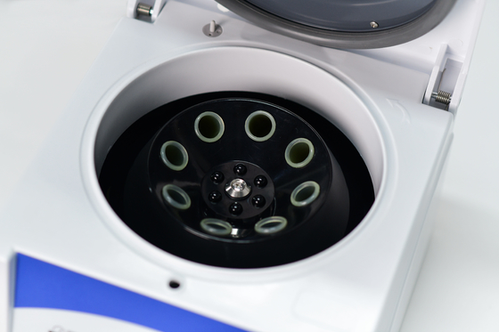 Compatta 8x15ml Capacità Centrifugatrice a bassa velocità Max 4000 RPM per l' efficienza di laboratorio