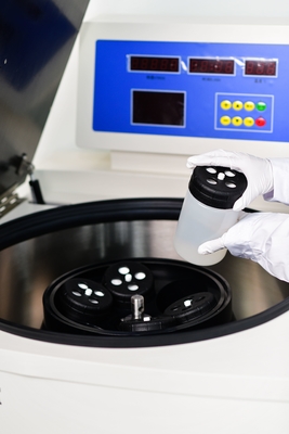 Centrifughe verticali di capacità 4L con sistema di refrigerazione che offrono un controllo di temperatura preciso da - 20°C a + 40°C per la separazione di campioni sensibili