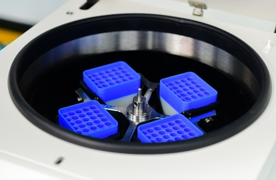 Centrifughe di decapitazione automatica per la biosicurezza con precisione di velocità ±10 r/min e velocità massima di 6000 r/min